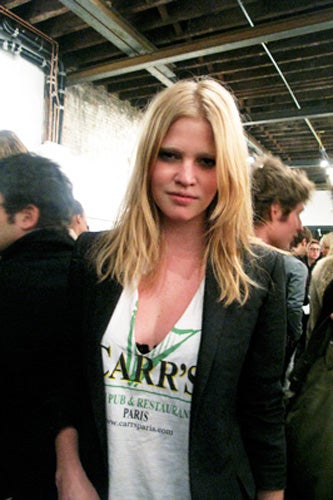 lara-stone-portrait
