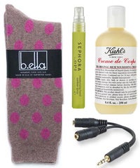 In-Flight Essentials For Extra-Easy Holiday Travel flight thumb