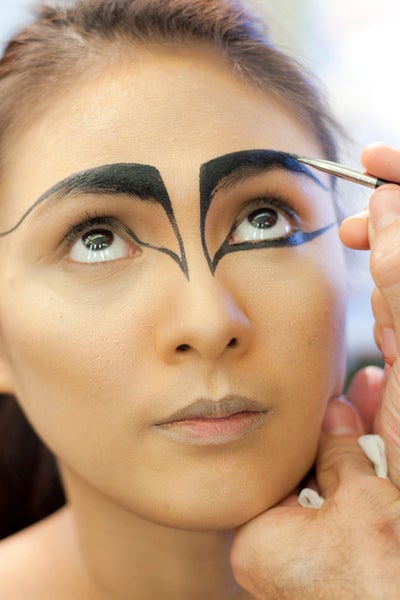 Black Swan Costume Makeup Ideas - Black Halloween Makeup Ideas Black Swan Costume Makeup Ideas - Black Halloween Makeup Ideas
