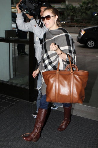 Celebrities-Wearing-Bleecker-Weekend-Tote-3