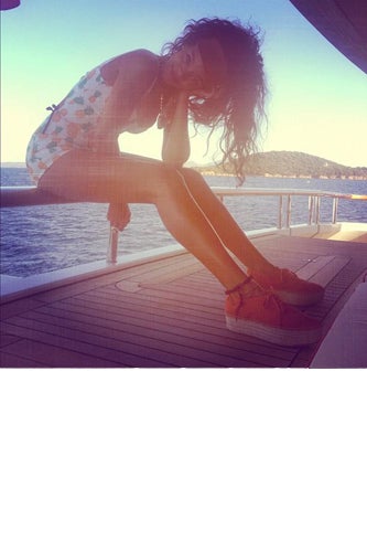 rihanna_vacation2