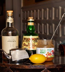 You'll need:
1 oz Oban 14 Year Scotch
1 1/4 oz Amaro Montenegro
1/2 oz lemon juice
1 tsp raw honey
1 tbsp minced dried ginger
Slice of lemon 13_Supplies2