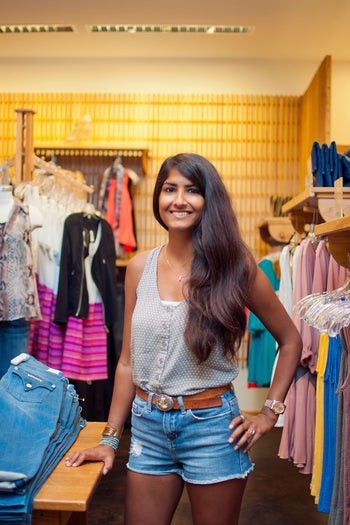 11_southMoon_Refinery_ShopGirlsVA_08