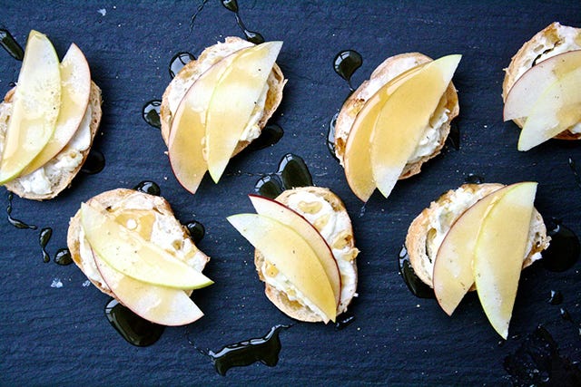 blue-cheese-butter-apple-crostini-web