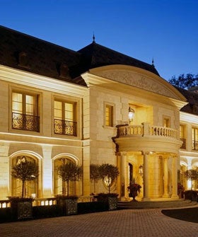 10 Phrases Commonly Used In Fancy, Non-Shady Apartment Listings