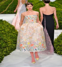 With a huge Dior contract, it's an easy guess that Marion Cotillard will show up in a Christian Dior frock. We can only hope it's something as whimsical and princess-pretty as this one. dio_HCss13_225