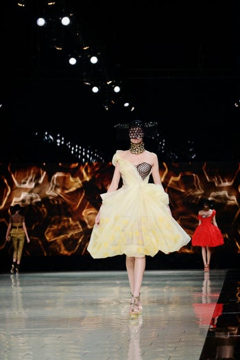 25_McQueen_SS13_NinaW_26