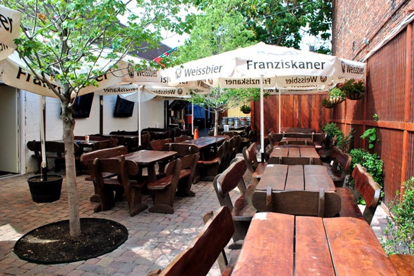 Biergarten-Haus-3