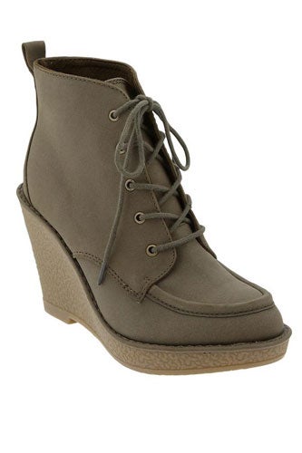 oldnavy-womenslaceupwedgeboots-19