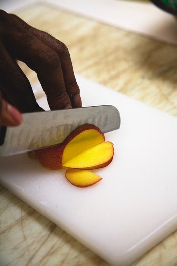 hot to decorate a cake