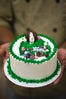 hot to decorate a cake