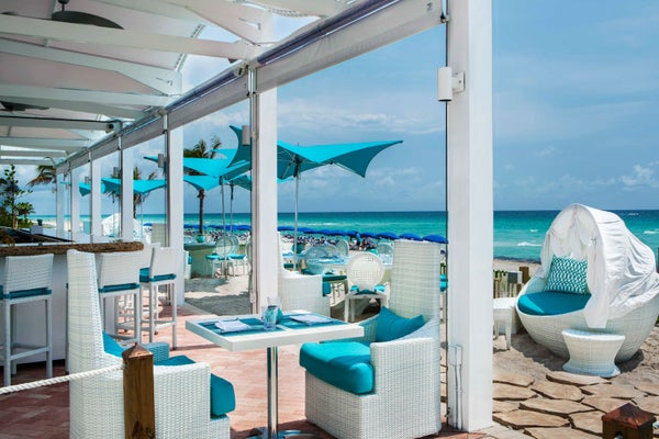 5-Bella-Beach-Table-for-Two