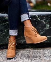 opener_06_TargetShoeStalking_JacquelineHarriet10
