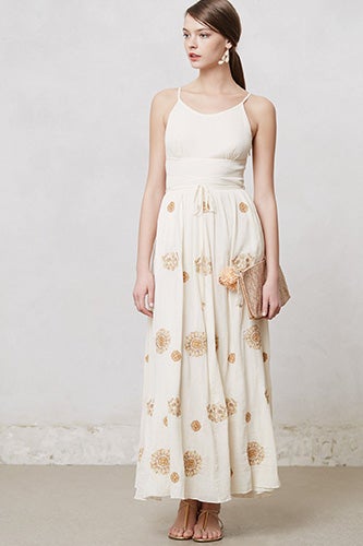 12 So-Gorgeous Wedding Gowns For A Beach-Bound Bride