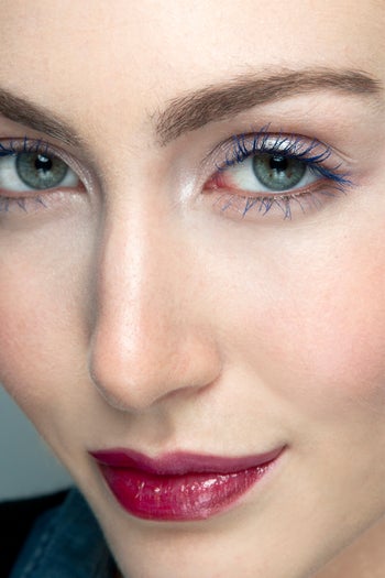 colored-mascara-makeup-tips-blue1