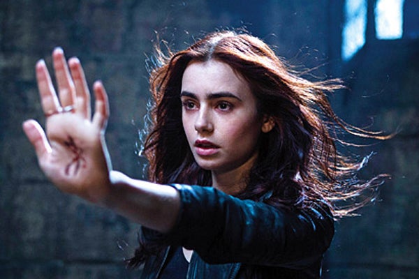 mortal-instruments-city-of-bones-clary-photo-1