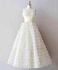 Take The Plunge! Fall Head Over Heels For These Vintage Wedding Dresses opener6 (1)