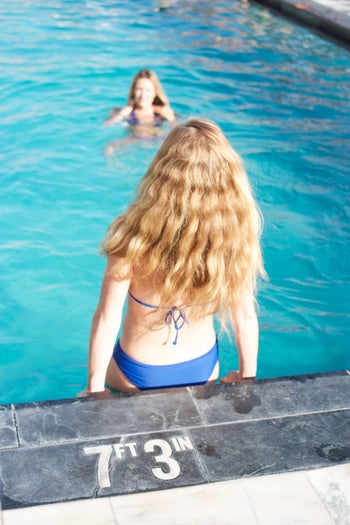 02-hires-aqualillies-1079