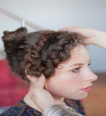 Step 5: Wrap the end of the braid back around the head. 33_19_style2_step8