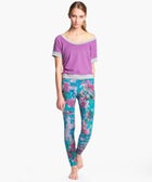 10 Cool Pairs Of Yoga Pants Perfect For Downward Dog & Beyond yoga-girl3